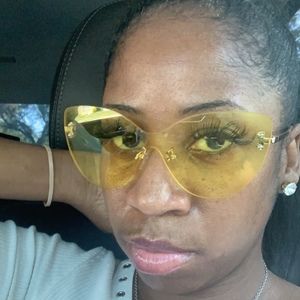 Meet your Posher, Taiwana